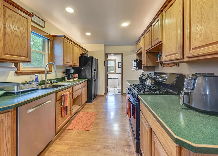 Fall Escape! Waterfront Chain O'lakes Hideaway Holiday home
