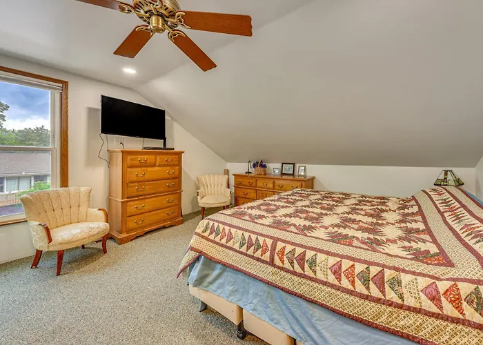 Fall Escape! Waterfront Chain O'lakes Hideaway Holiday home