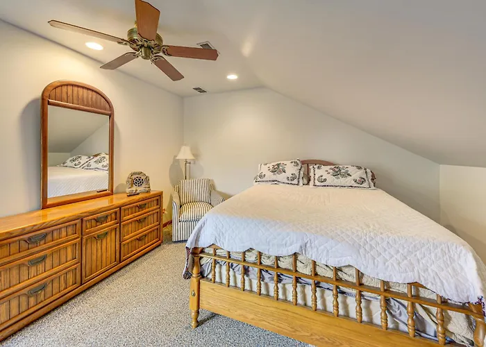 Holiday home Fall Escape! Waterfront Chain O'lakes Hideaway *